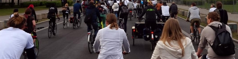 Ride_of_Silence_Berlin_2015_Reichstag.jpg